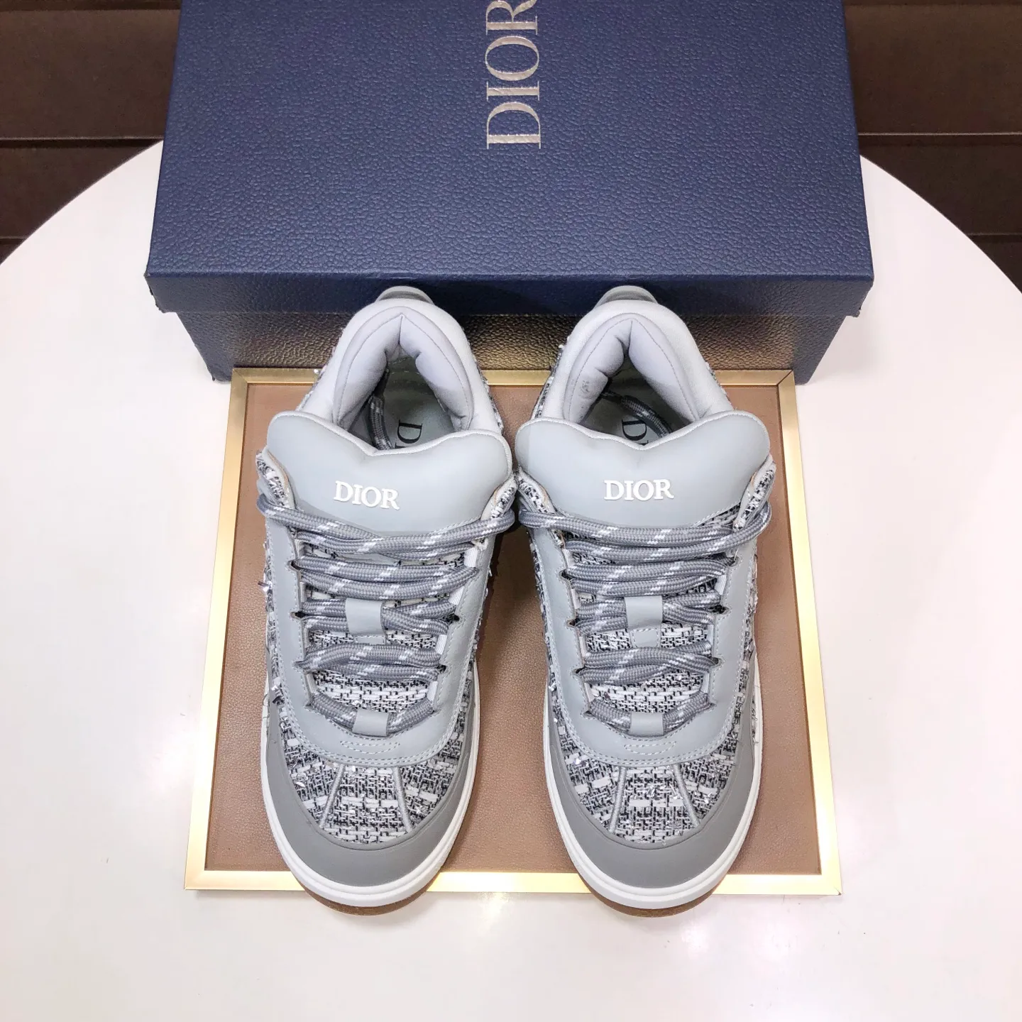 Ex-factory price: 800💶 (top original order) Brand: Dior (Dior) Standard code: Men's size 39-44 (45 customized) Grade: Same as the official website Material: Top original cowhide stitched together Original wear-resistant and lightweight outsole Style category: Fashionable casual shoes Distinguished luxury brand elements top luxury Color: Color of the actual picture